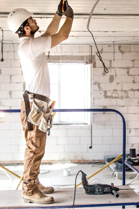 albanil zaragoza arreglando techo